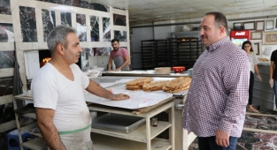 Ekinci, Viranşehir’de mağdur olan esnafı bilgilendirdi
