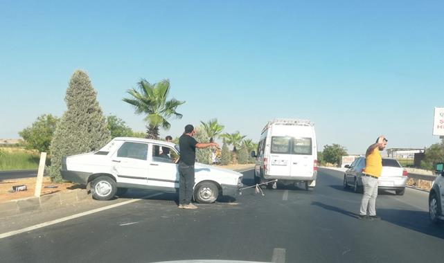 Kaza yapan aracı minibüs ile çektiler