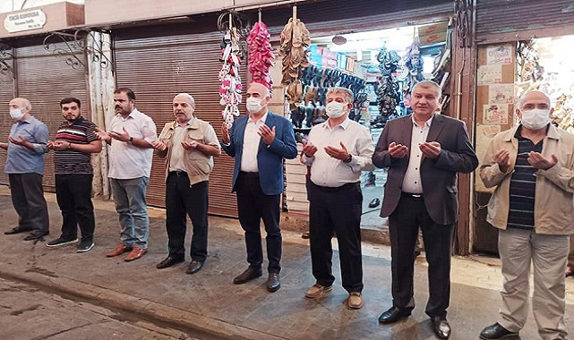 Vekil Aydınlık esnaf ile dua etti