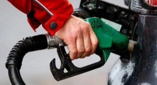 Benzine yine zam geldi! Bu gece pompaya yansıyor