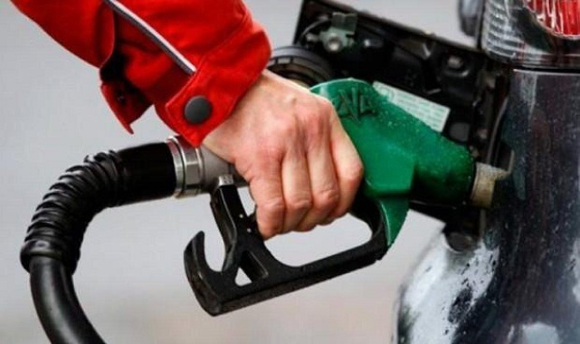 Benzine yine zam geldi! Bu gece pompaya yansıyor