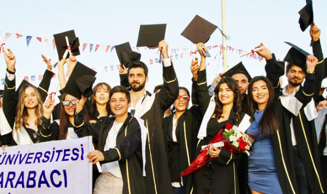 Harran Üniversitesinde mezuniyet coşkusu