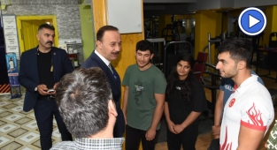 Şanlıurfa Valisi Erin şampiyonları ziyaret etti
