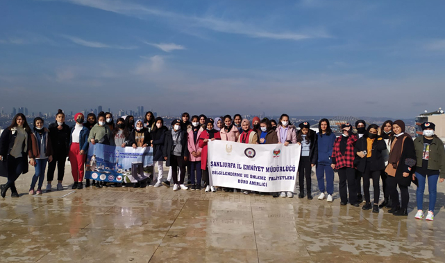 Başarılı kız öğrenciler İstanbul ve Çanakkale gezisine götürüldü