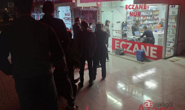 Hastane kuyruğundan eczane kuyruğuna büyük çile yaşıyorlar