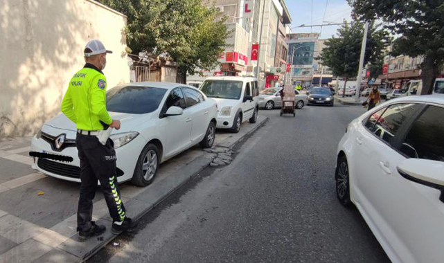 Şanlıurfa’da aracını kaldırıma park edenler yandı