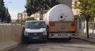 Bozovalılardan Kaymakam Akın Oruç'a beton blok çağrısı