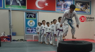 Haliliye’de kış spor okullarında eğitimler devam ediyor