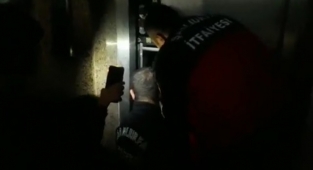 Şanlıurfa'da asansörde mahsur kalan çocuğu itfaiye kurtardı