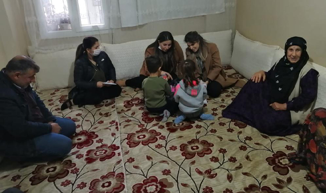 Viranşehir’de protokol eşleri şehit ailelerini ziyaret etti