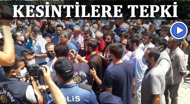 Hilvan'da çiftçiler ayaklandı! Traktörleriyle DEDAŞ'a yürüdüler!