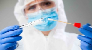 Aşı olmayanlara getirilen PCR testi zorunluluğu kaldırıldı