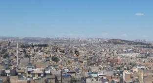 Hırsızlar, kapı pencere ne varsa çalıyor