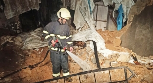 Şanlıurfa'da yanan ev çöktü: 1 ağır yaralı