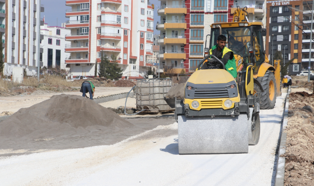 Karaköprü’de üst yapı çalışmalarıyla yollar yenileniyor 