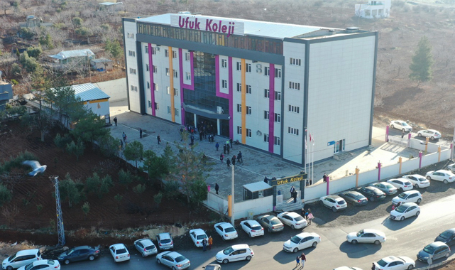 Şanlıurfa'da özel kolejin bursluluk sınavına binlerce öğrenci katıldı