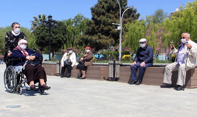 Engelli ve yaşlı aylıkları hesaplara yatıyor