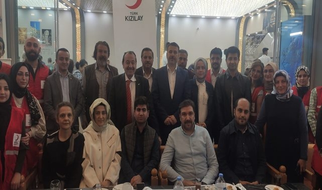 Karaköprü Kızılay’ın gönüllüleri iftarda buluştu