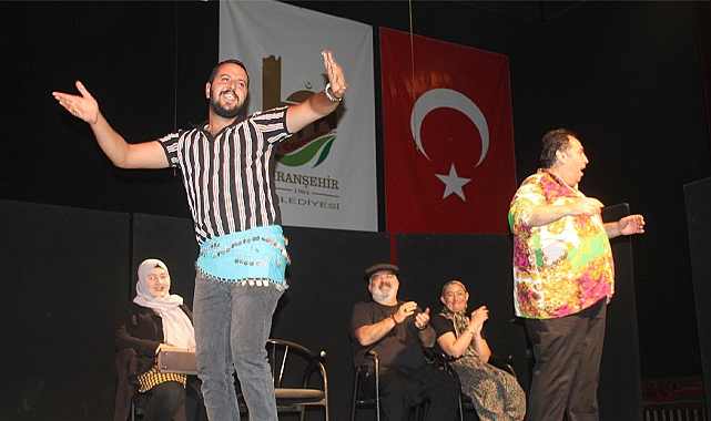 Viranşehirliler ‘Çok Komiksiniz’ adlı oyuna çok güldü