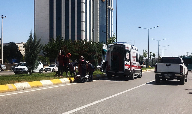 Yolda yürürken bileği burkuldu, yardımına sağlık ekipleri koştu