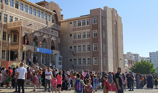 Urfa'da ilk ders zili çaldı