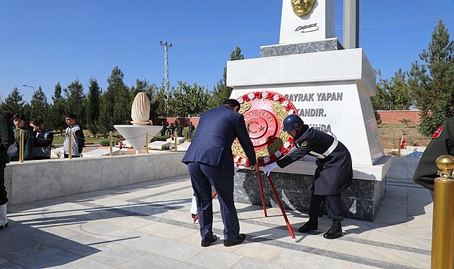 Osmanbey şehitliğinde çelenk sunma töreni düzenlendi