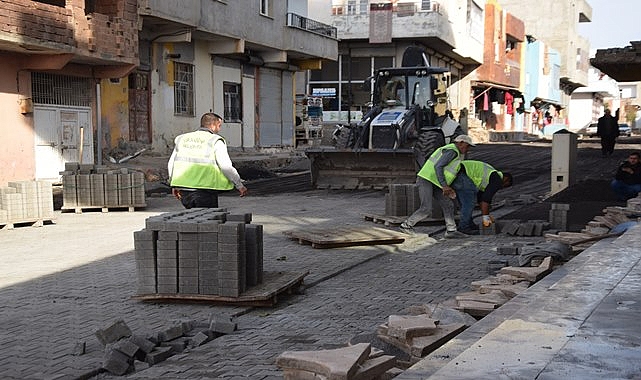 Hürriyet Mahallesinde kilitli parke taşı çalışması