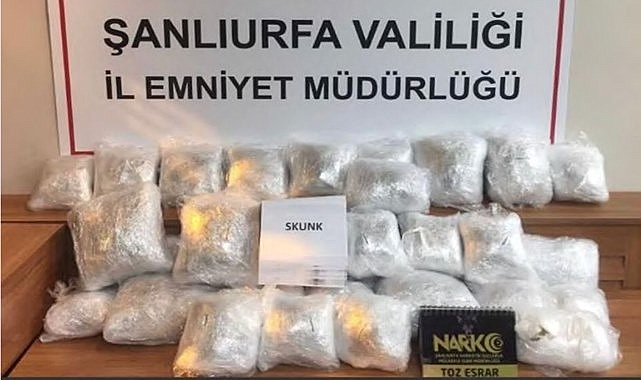 Urfa'da durdurulan otobüste skunk ve esrar ele geçirildi