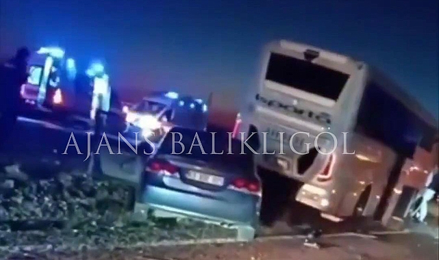 Hilvan Siverek arasında yolcu otobüsü traktöre çarptı