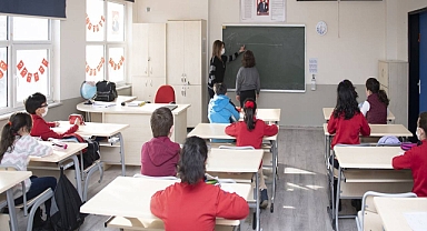 MEB, "Akran Zorbalığı"nı akademisyenlerle masaya yatırıyor