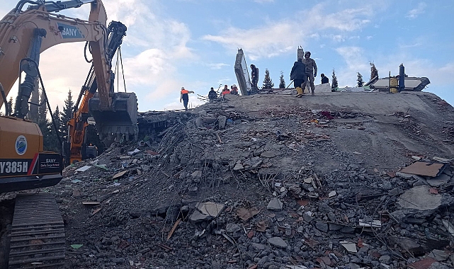 Urfa'da yıkılan binaların kolonlarını kesenler gözaltına alındı