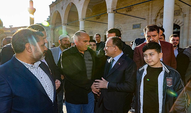 Bakan Bozdağ, vatandaşlar ile bayramlaştı