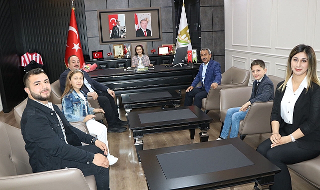 Başkan Ekinci, koltuğunu Elif’e devretti