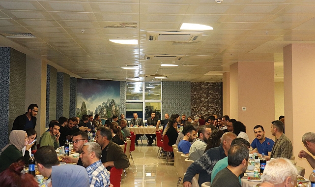 Rektör Güllüoğlu, hastane personeliyle iftarda buluştu