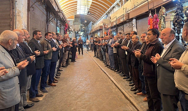 Yeşil Sol Parti adayları Öcalan ve Şenyaşar esnaf duasına katıldı
