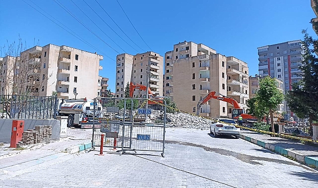 Ölüm tehlikesi yaratan Korukent sitesinde yıkım başladı