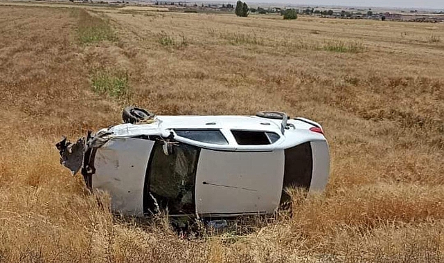 Urfa'da kontrolden çıkan otomobil tarlaya uçtu