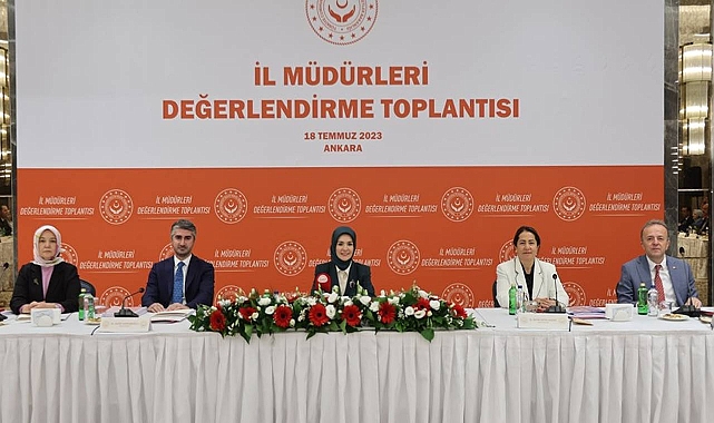 Aile ve Sosyal Hizmetler Bakanı Göktaş il müdürleriyle bir araya geldi