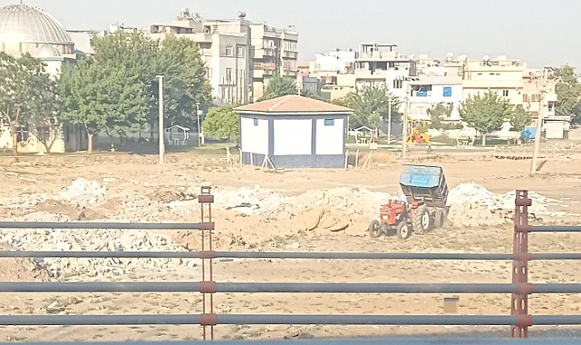 Haliliye'nin göbeğinde moloz döküyorlar