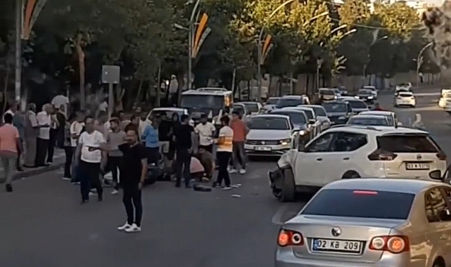 Siverek'te otomobil ile motosiklet çarpıştı! Yaralılar var