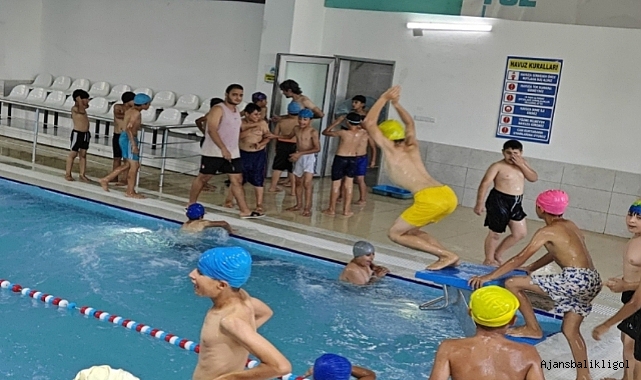 Eyyübiye'de yüzme havuzu hizmet vermeye devam ediyor