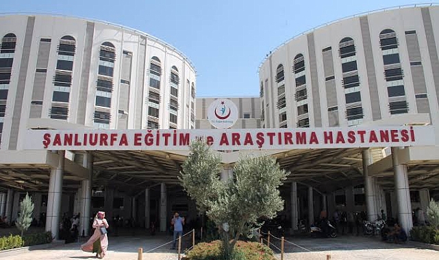 Fırat'a giren 3 kişi boğulma tehlikesi geçirdi