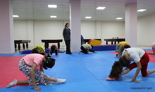 Viranşehir Belediyesi’nin jimnastik kursu ile sağlıklı bireyler yetişiyor