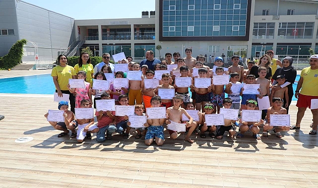 Viranşehir Belediyesinden yüzme kursu öğrencilerine eğitim sertifikası 