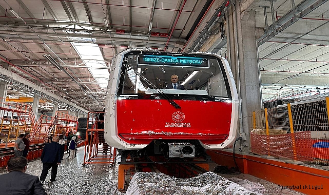 Milli ve yerli sürücüsüz ilk metro aracı raylarda
