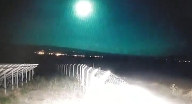 Urfa semalarında görüntülenen meteor geceyi gündüze çevirdi