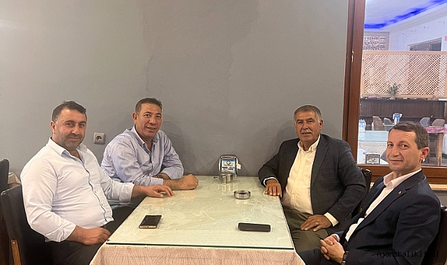 Hilvan'da dikkat çeken buluşma! Eski ve yeni başkan bir arada