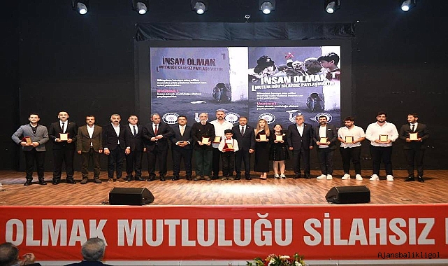 'İnsan Olmak, Mutluluğu Silahsız Paylaşmaktır' filmin galası yoğun ilgi gördü