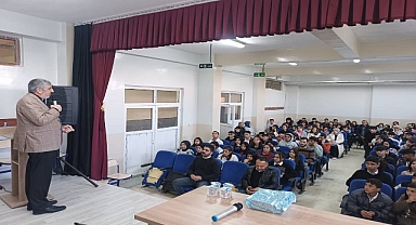 Hilvan ve Siverek'te bağımlılıkla mücadele semineri düzenlendi