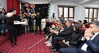 Vali Şıldak, görme engelli çocuklarla buluştu